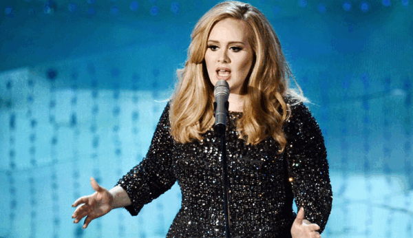 H Adele ξεσπά σε κλάματα για τα θύματα του Orlando