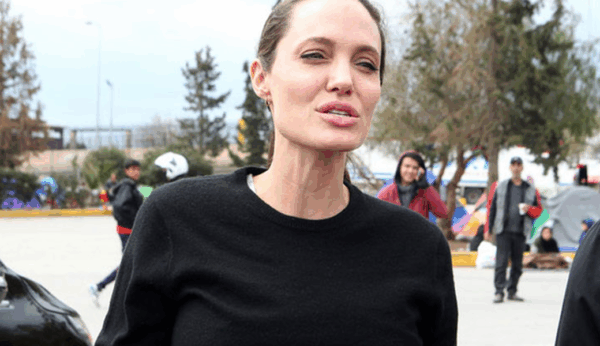H νέα τρομακτική εικόνα της Angelina Jolie. Ειδικοί λένε ότι πλέον ζυγίζει μόνο 35 κιλά!