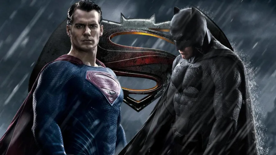 Ο Superman και ο Batman σε προωθητική εικόνα της ταινίας Batman v Superman: Η Αυγή της Δικαιοσύνης.