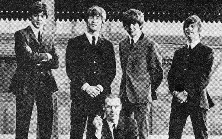 Οι Beatles με τον παραγωγό τους George Martin