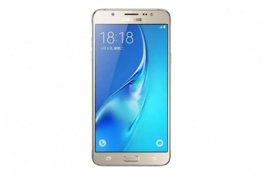 Το smartphone Samsung Galaxy J7 (2016) σε χρυσό χρώμα.