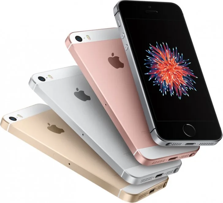 Τέσσερα Apple iPhone SE σε διαφορετικά χρώματα: χρυσό, ασημί, ροζ χρυσό και γκρι.