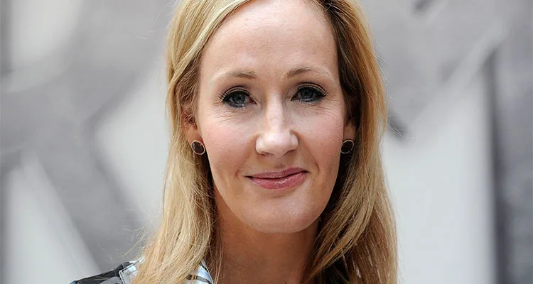 Η J.K. Rowling σε κοντινό πλάνο.