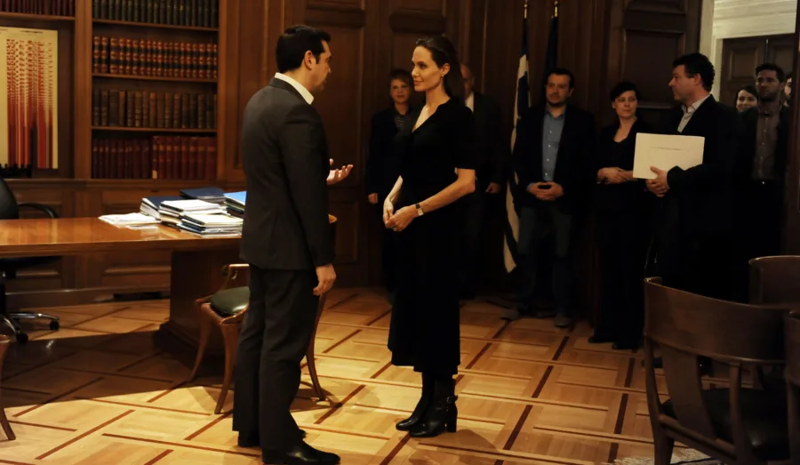 Ο Αλέξης Τσίπρας και η Angelina Jolie σε συνάντηση στο Μέγαρο Μαξίμου.