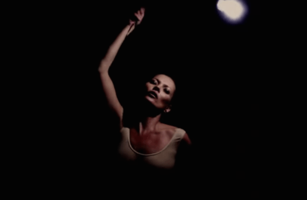 Οι Massive Attack έχουν καινουργιο Video Clip, με την Kate Moss να εντυπωσιάζει ξανά!