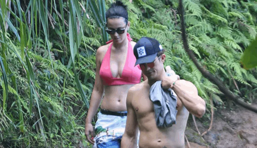 Η Katy Perry και ο Orlando Bloom σε πεζοπορία στη φύση.