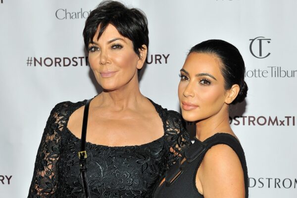 Η Kris Jenner έγινε για δεύτερη φορά ξανθιά! – Όλοι λένε ότι είναι ΙΔΙΑ η Kim (ΦΩΤΟ)