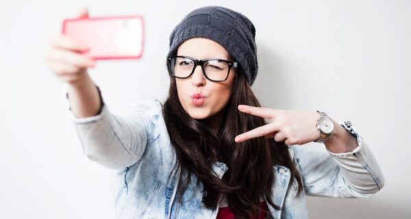 Βγάζεις selfie; Θα γεράσεις πιο γρήγορα!