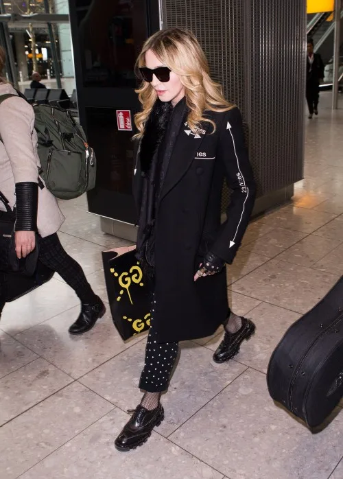 20160407-pictures-madonna-out-and-about-london-05-500x698