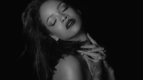 Rihanna: Πιο σέξι από ποτέ στο νέο της clip | Spoiler: τα δείχνει όλα.