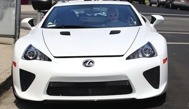 Paris-Hilton-Lexus-LFA-640
