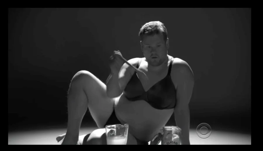Ο James Corden σε ασπρόμαυρη παρωδία του Lemonade της Beyoncé.