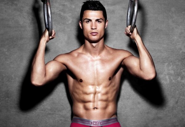 Ο Christiano Ronaldo γιόρτασε την νίκη της Ρεάλ μόνο με το… σλιπάκι.