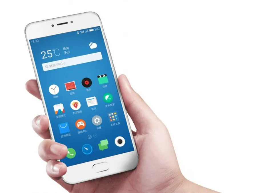 Smartphone Meizu PRO 6 σε χέρι