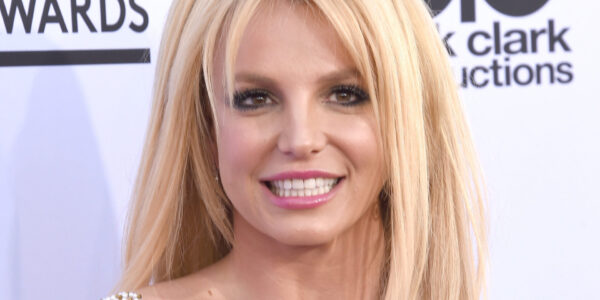 Η Britney Spears επιδεικνύει τους κοιλιακούς της!