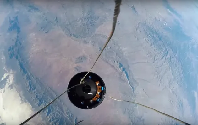 Πλάνο από κάμερα GoPro σε πύραυλο πάνω από τη Γη