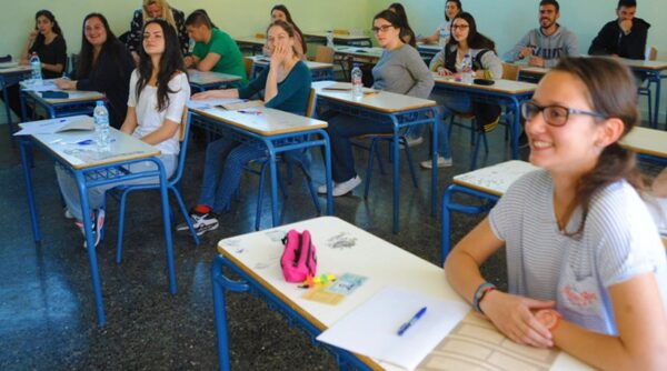 Πανελλήνιες 2016: Δείτε τα θέματα σε Αρχαία και Μαθηματικά
