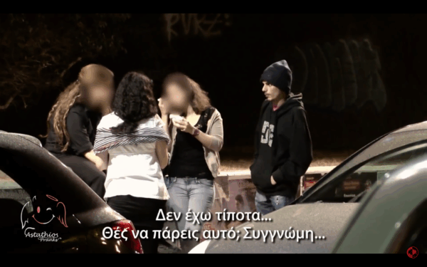 Το κοινωνικό πείραμα με έναν άστεγο που έχει “σπάσει” το ίντερνετ!