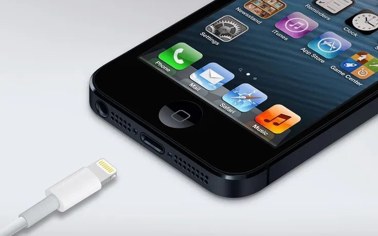 iPhone 5 με καλώδιο φόρτισης Lightning