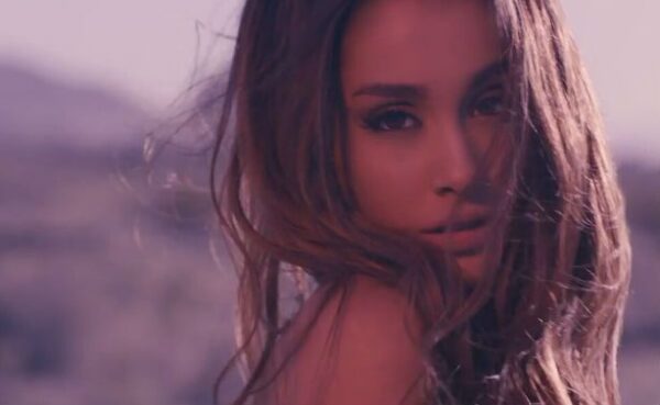 Πιο σέξυ από ποτέ η Ariana Grande στο νέο της Video Clip!