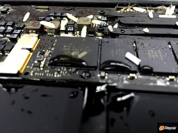 macbook_water_damage_iRepair_d