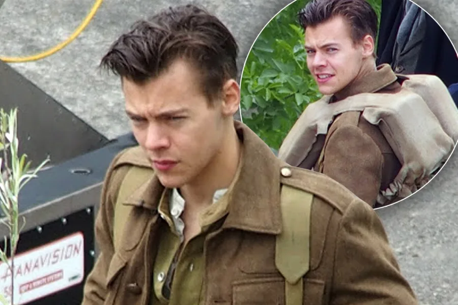 Ο Harry Styles με στρατιωτική στολή στα γυρίσματα της ταινίας Dunkirk.