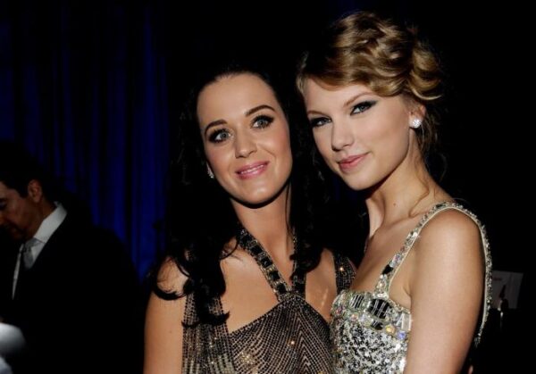 Katy Perry προς Taylor Swift: «Μου λείπεις μωρό μου»