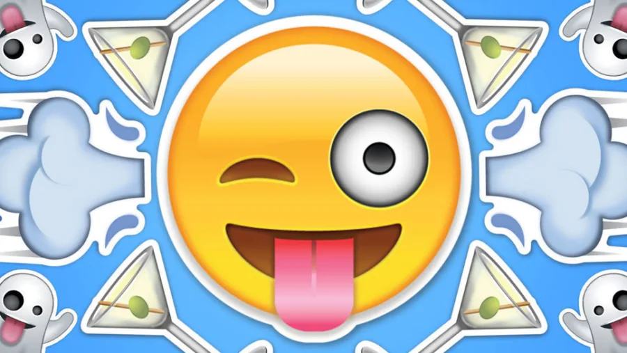 Κίτρινο emoji που κλείνει το μάτι και βγάζει τη γλώσσα σε μπλε φόντο με κοκτέιλ και φαντάσματα.