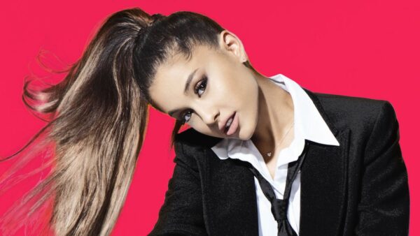 Η Ariana Grande φιλιέται με τον σύντροφό της στη Μύκονο! Δείτε το Βίντεο.