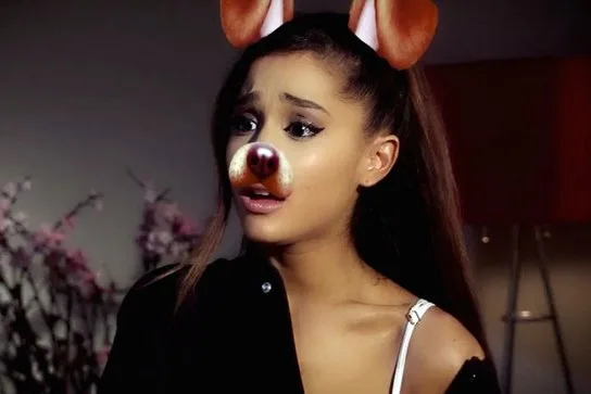 Η Ariana Grande με το φίλτρο σκύλου του Snapchat