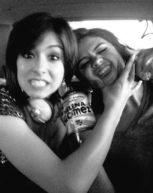 rs_634x799-160611195605-634.Selena-Gomez-twitter.tt.061116