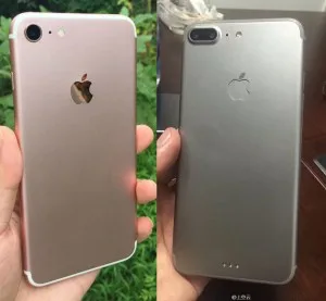 Δύο κινητά τηλέφωνα Apple iPhone 7 και iPhone 7 Plus σε ροζ χρυσό και ασημί χρώμα.