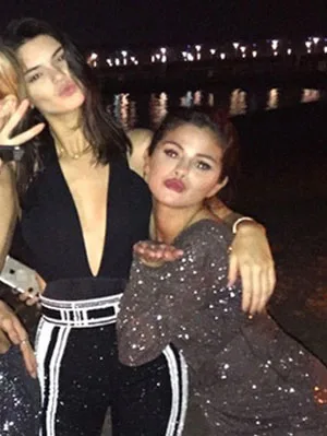 Selena-Gomez-Kendall-Jenner-Travel