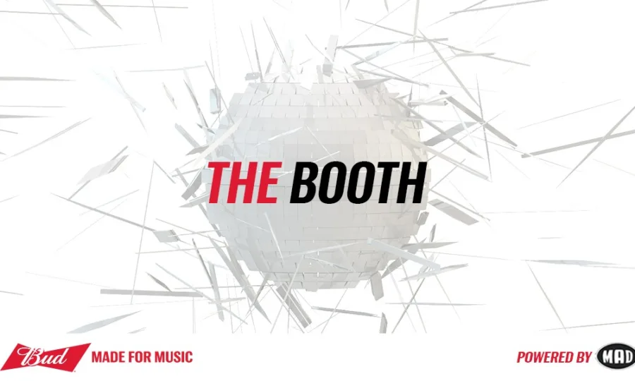 Λογότυπο The Booth με φόντο μια λευκή σφαίρα που εκρήγνυται.