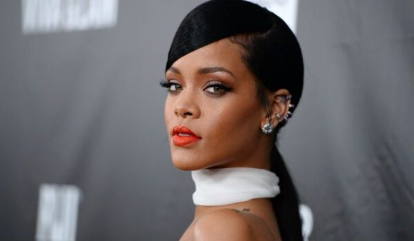 H τρυφερή κίνηση της Rihanna στους θαυμαστές της!