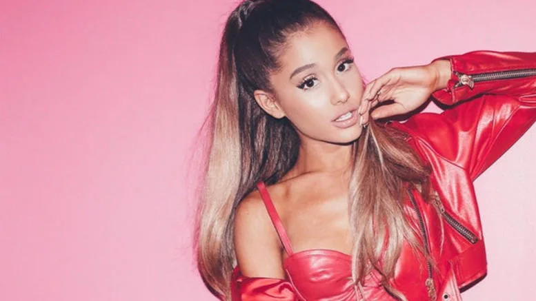 giati-i-ariana-grande-efage-porta-apo-ton-leuko-oiko.w_l