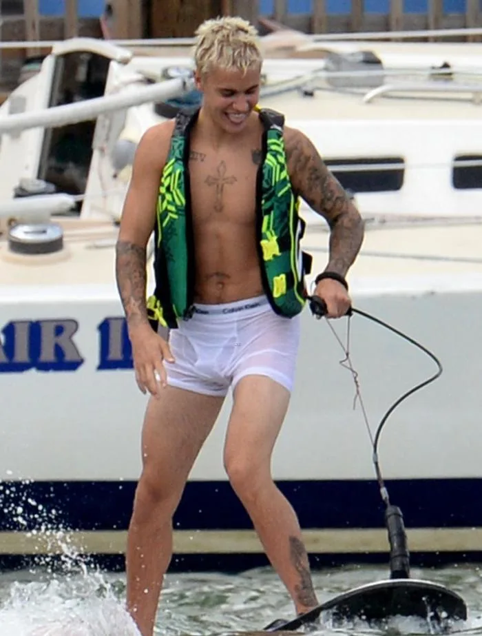 justin-bieber-white-underwear-see-through-miami-02-700x923