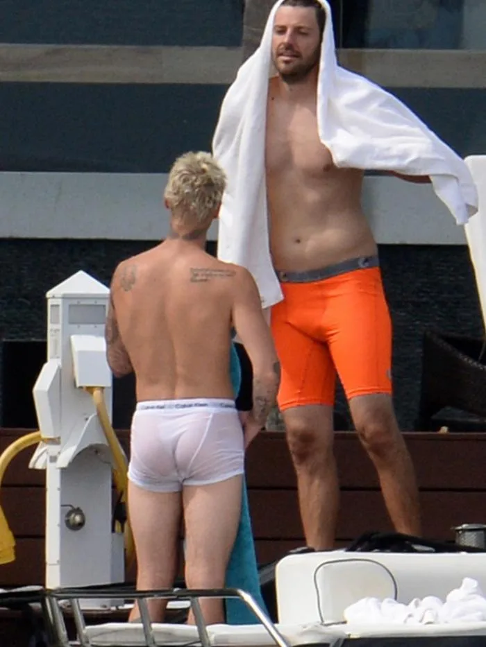 justin-bieber-white-underwear-see-through-miami-05-700x933