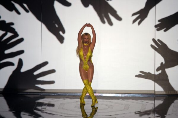 Η Britney Spears στη σκηνή των MTV Video Music Awards 2016.