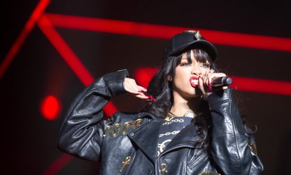 Rihanna: Γιατί εξόργισε το κοινό στο V Festival;