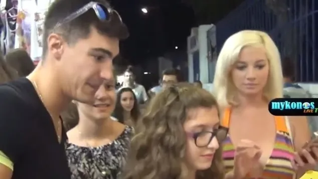 Ο «Αγάπη Μόνο» και η Τζούλια Αλεξανδράτου σε νυχτερινή έξοδο στη Μύκονο.