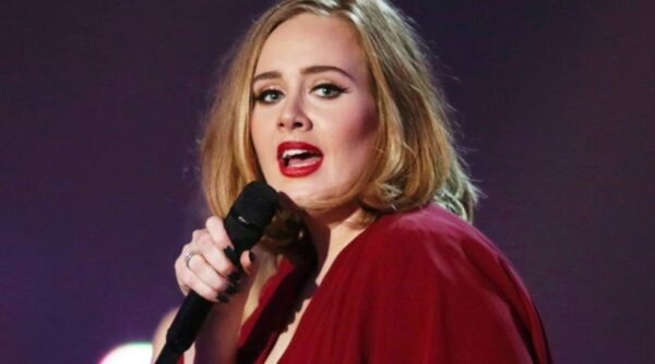 Adele: Δεν μου καίγεται καρφί που χώρισαν οι Angelina Jolie – Brad Pitt