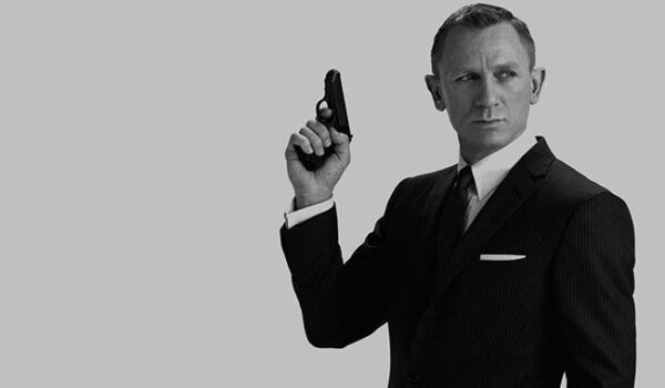 &Omicron; Daniel Craig &omega;&sigmaf; James Bond &kappa;&rho;&alpha;&tau;ώ&nu;&tau;&alpha;&sigmaf; έ&nu;&alpha; ό&pi;&lambda;&omicron;