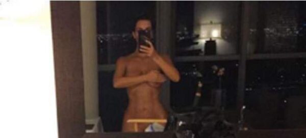 ΑΠΑΤΗ οι κοιλιακοί της Kim Kardashian! Δείτε τι κάνει για να φαίνεται ότι έχει γυμνασμένη κοιλιά!