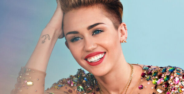 H Miley Cyrus ξανά όπως παλιά; Δείτε την εμφάνιση που θύμισε το… κοριτσάκι που ήταν κάποτε.