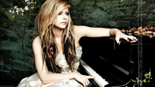 Νεκρή η Avril Lavigne! Εμφανίζουν σωσία της.