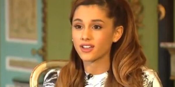 Έξαλλη η Ariana Grande με ερώτηση δημοσιογράφου! Δείτε τι απάντησε.