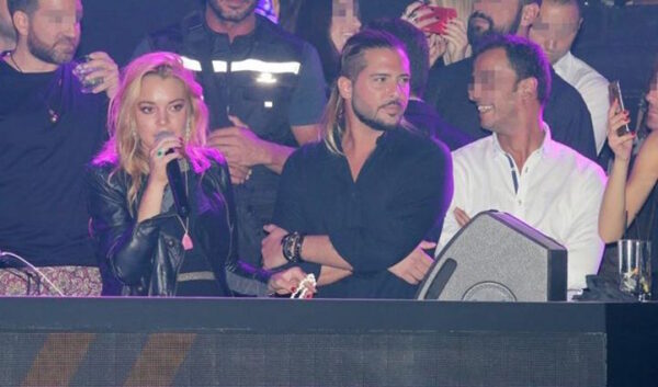«Σκάστε όλοι»! Τα μπινελίκια της Lindsay Lohan στο κοινό του club της που άνοιξε το Σάββατο στην Αθήνα!
