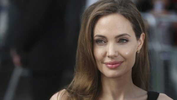 H Angelina Jolie θέλει να εκθέσει ανεπανόρθωτα τον Brad Pitt!
