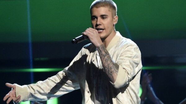 Αυτή τη συμπεριφορά του Bieber στην σκηνή δεν την περίμενε κανένας. (Video)